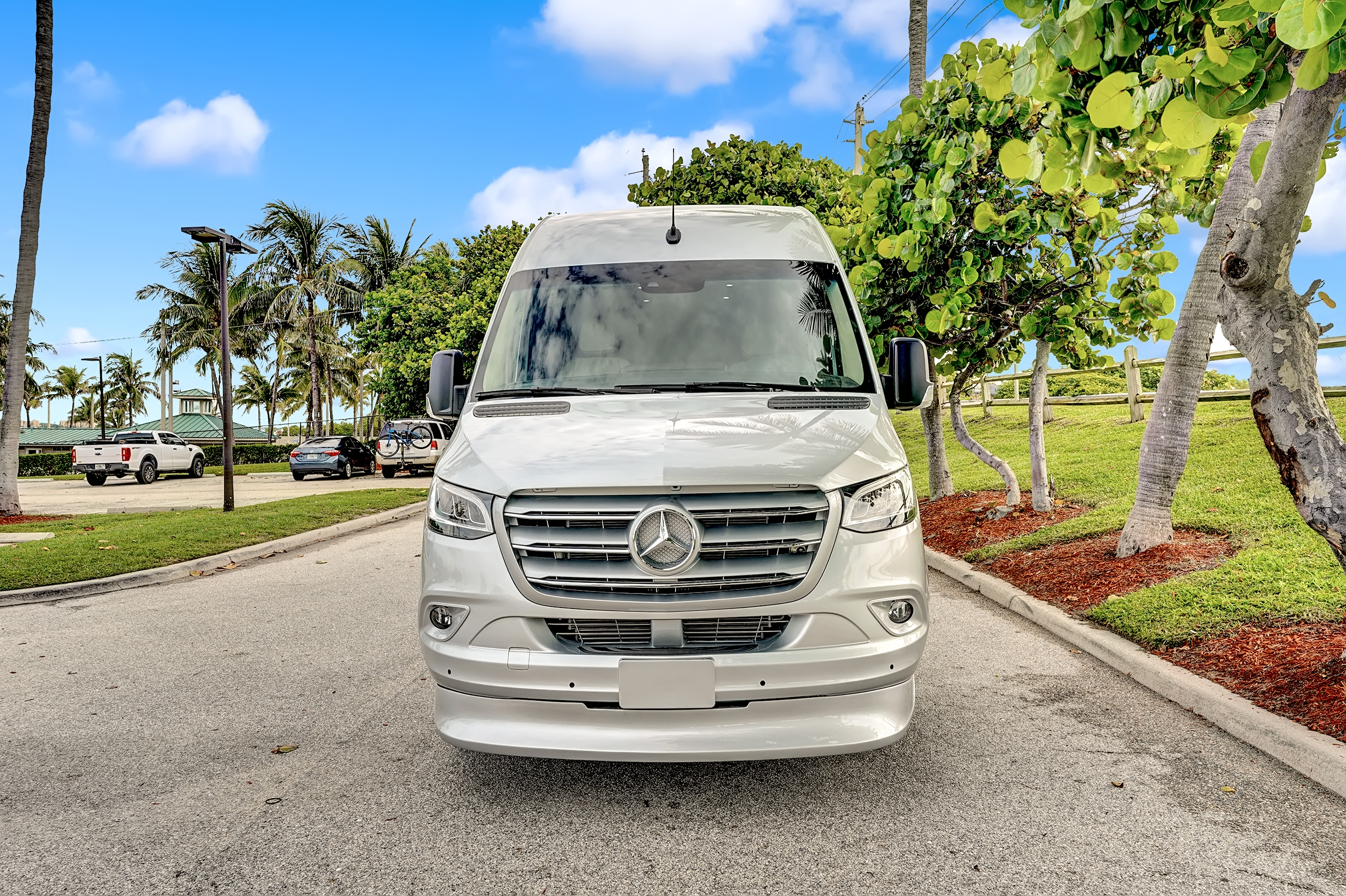 Mercedes Sprinter — front view